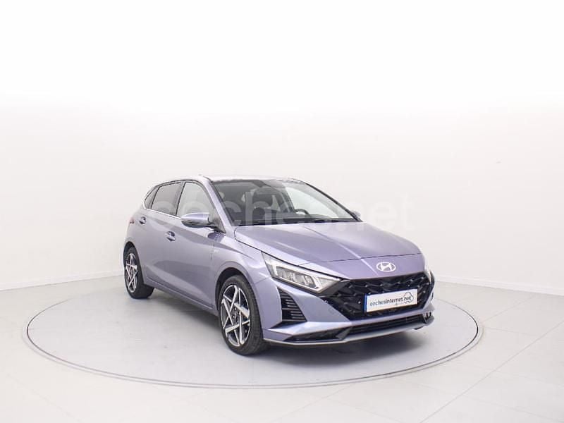 Gris / plata Usado 2024 Hyundai i20 Berlina | 19.980 € (Precio justo) - Imagen 1/4