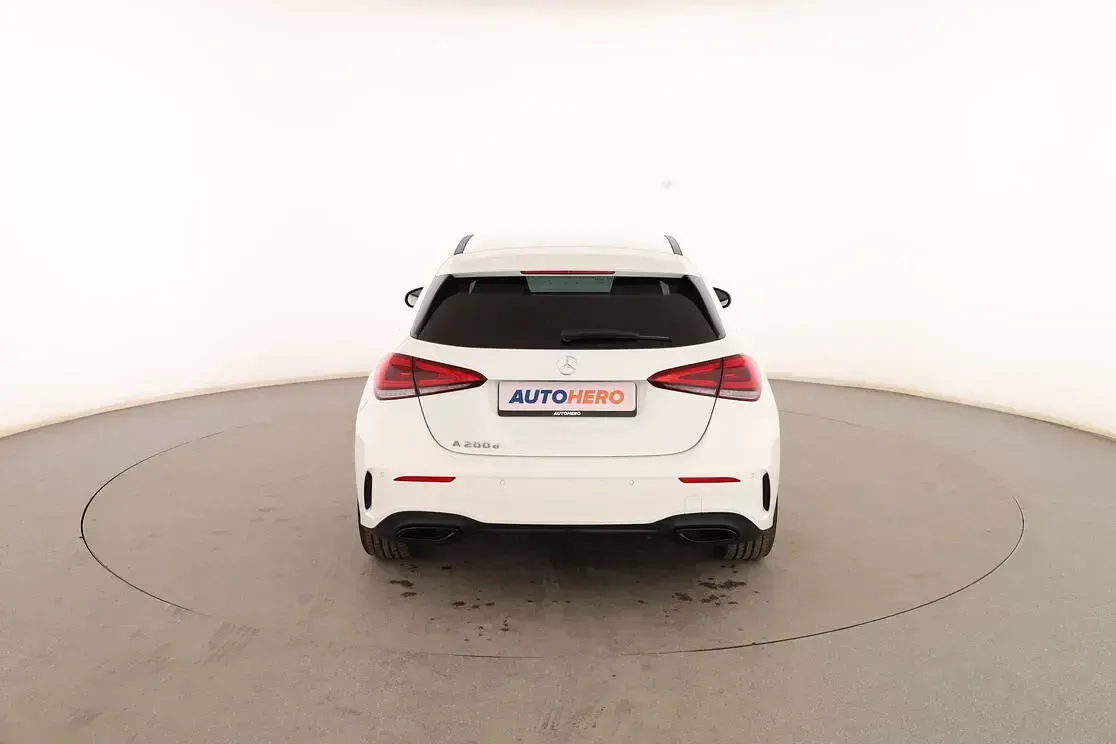 Usado Mercedes A200 AMG line 150 CV (110 kW) 2021 Blanco Berlina