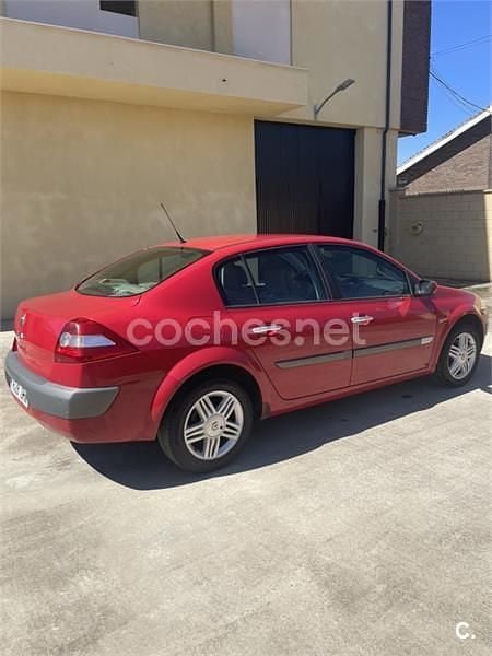 Usado Renault Mégane II Privilege 100 CV (73 kW) 2005 Rojo Berlina