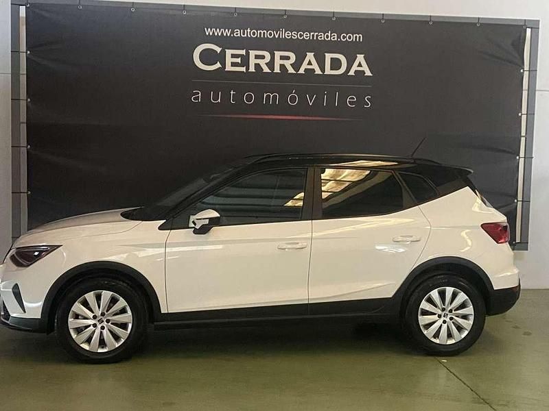 Usado Seat Arona Ecomotive 110 CV (80 kW) 2021 Blanco SUV