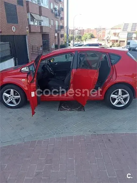 Usado Seat Leon Copa 105 CV (77 kW) 2011 Rojo Utilitario
