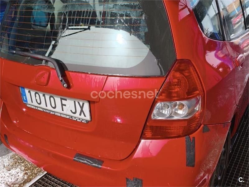 Usado Honda Jazz 78 CV (57 kW) 2006 Rojo Utilitario