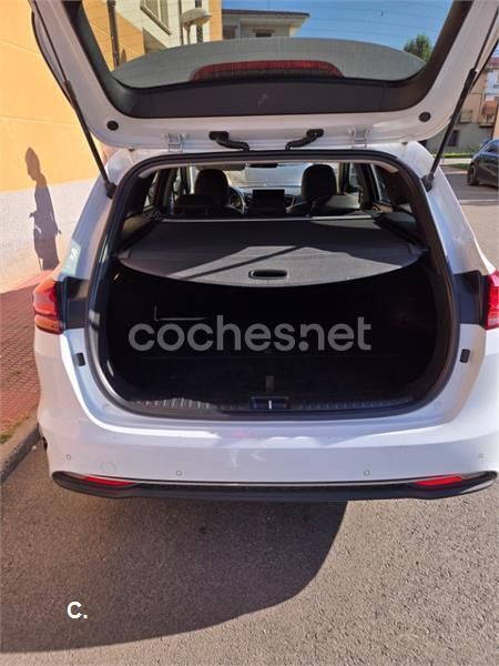 Blanco Usado 2022 Kia Ceed Familiar | 9000 € (Precio justo) - Imagen 1/4