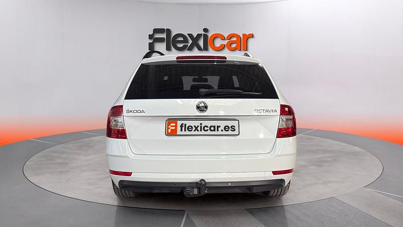 Usado Skoda Octavia Active 116 CV (85 kW) 2018 Blanco Berlina