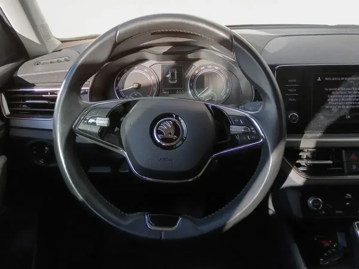 Usado Skoda Kamiq Style 150 CV (110 kW) 2022 Gris SUV