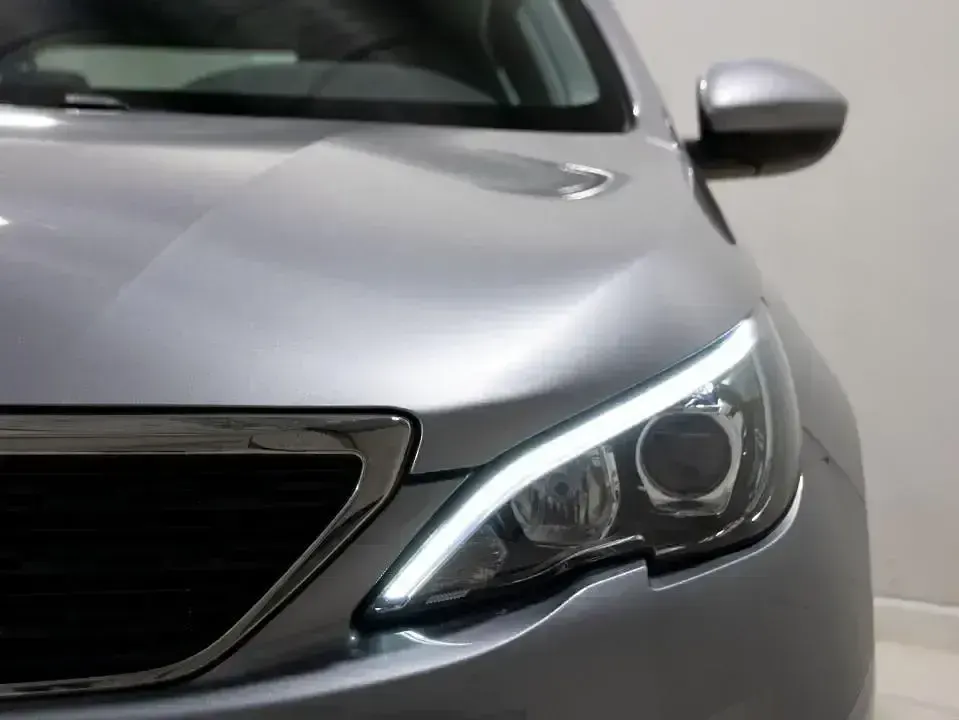 Usado Peugeot 308 Active 100 CV (73 kW) 2020 Otro Berlina