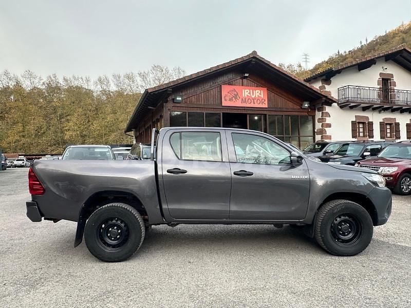 Gris / plata Usado 2019 Toyota HiLux Recogida | 28.999 € (Un poco caro) - Imagen 1/4