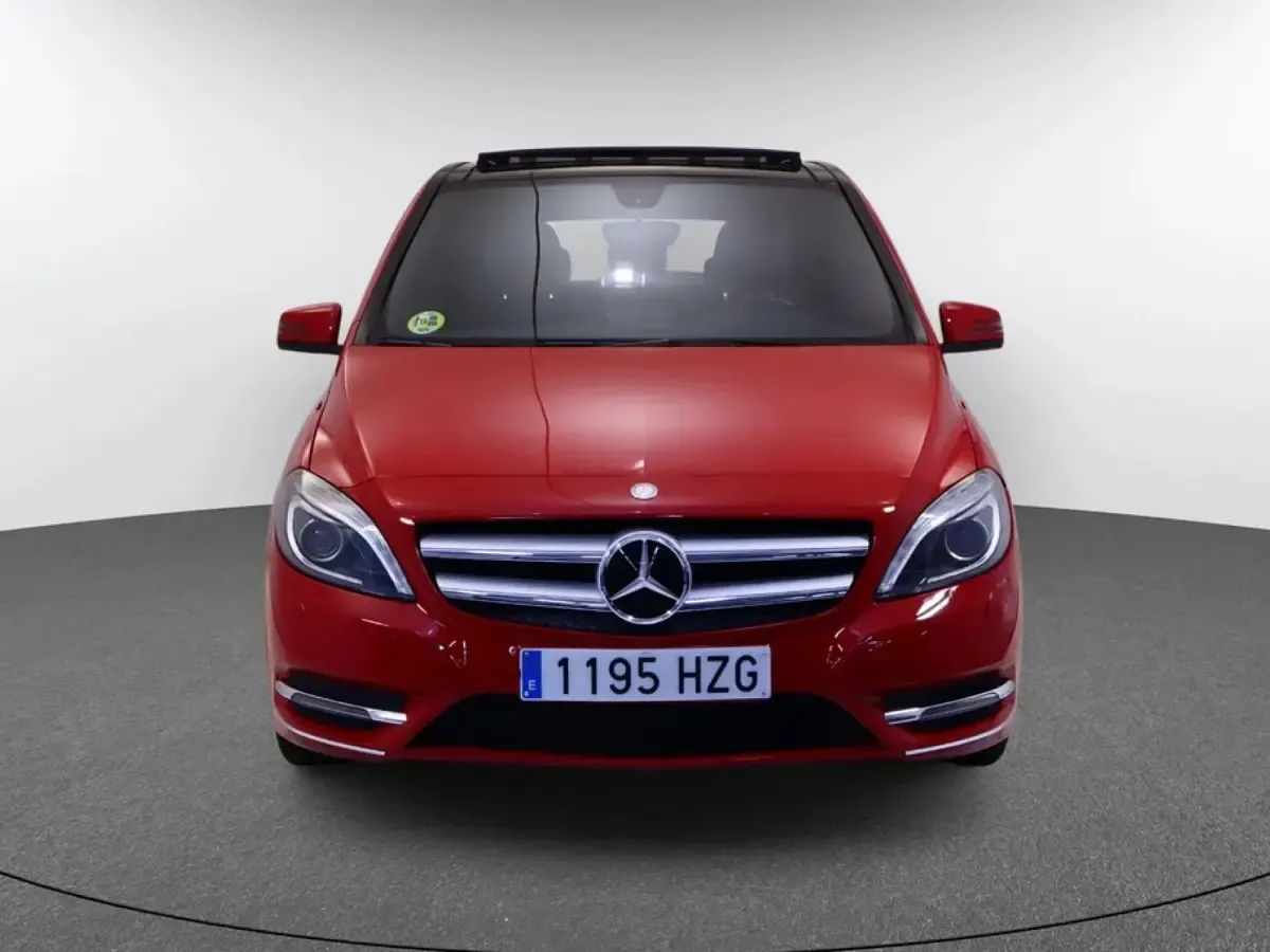 Usado Mercedes B180 109 CV (80 kW) 2014 Rojo Utilitario