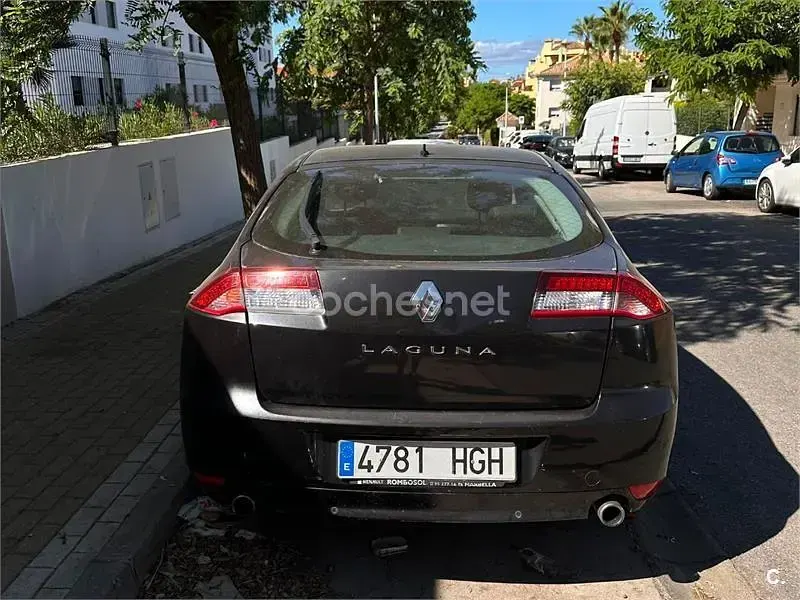 Usado Renault Laguna III Dynamique 130 CV (95 kW) 2011 Negro Berlina