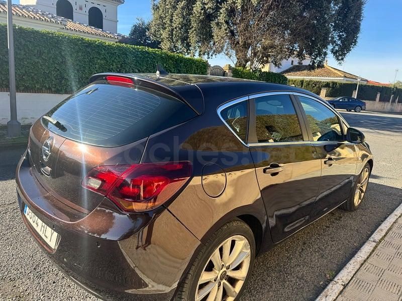Usado Opel Astra Selective 165 CV (121 kW) 2014 Marrón Berlina