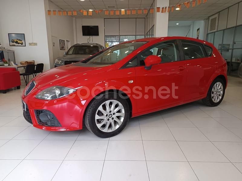 Usado Seat Leon Sport 140 CV (102 kW) 2010 Granate Berlina