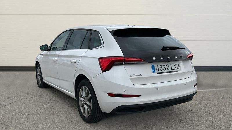 Usado Skoda Scala 95 CV (69 kW) 2022 Blanco Utilitario