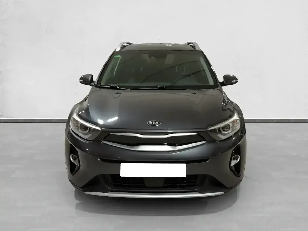 Usado Kia Stonic 120 CV (88 kW) 2018 Gris / plata SUV