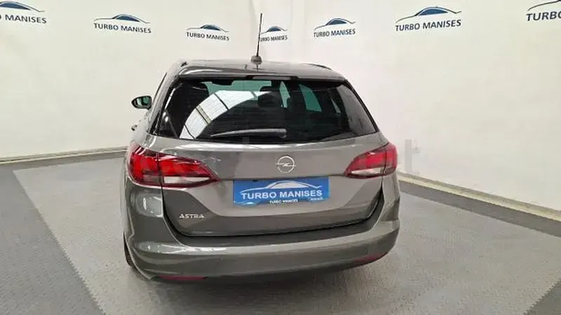 Usado Opel Astra Ultimate 145 CV (106 kW) 2021 Gris / plata Familiar