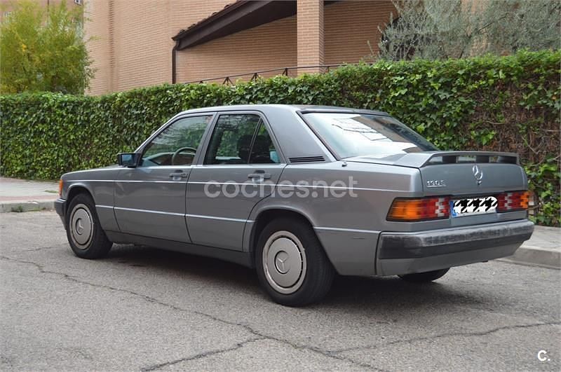 Usado Mercedes 190 126 CV (92 kW) 1988 Gris / plata Berlina
