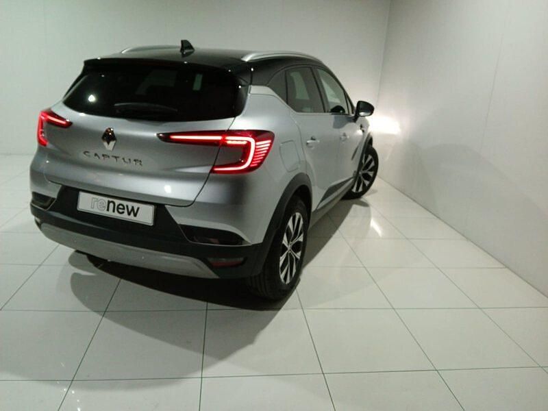 Usado Renault Captur Techno 90 CV (66 kW) 2024 Gris SUV