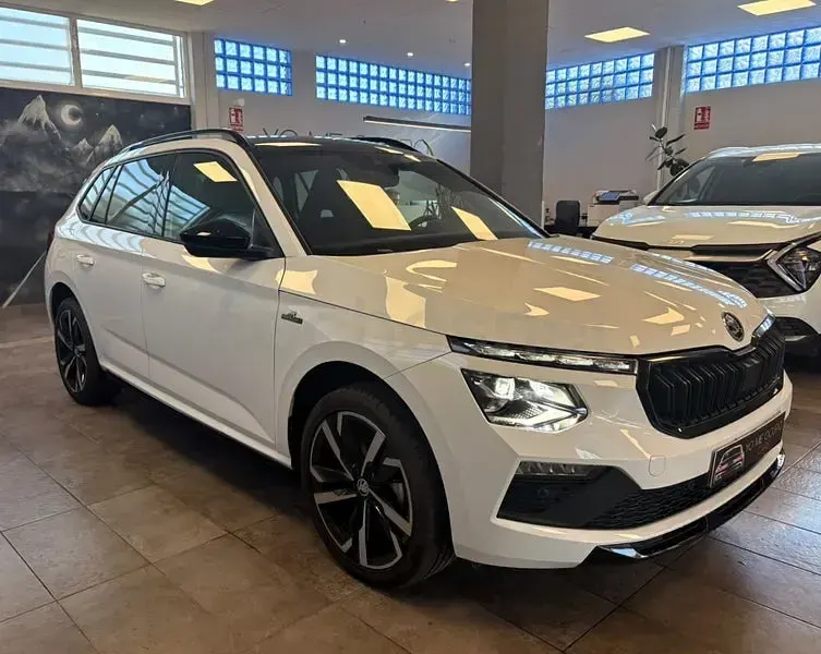 Usado Skoda Kamiq Monte Carlo 110 CV (80 kW) 2024 Blanco SUV