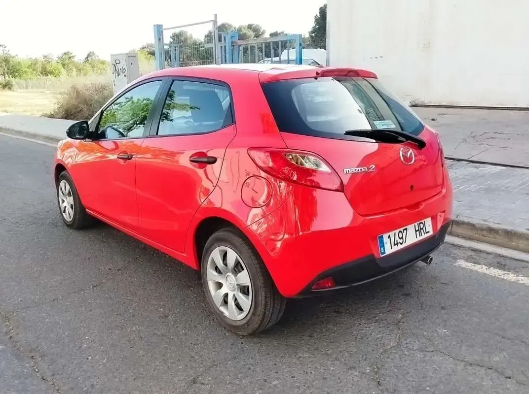 Käytetty Mazda 2 75 HP (55 kW) 2013 Punainen Viistoperä