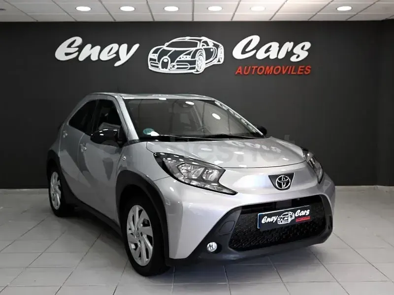 Usado Toyota Aygo X 72 CV (52 kW) 2024 Gris / plata SUV