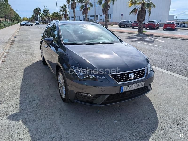 Usado Seat Leon XCELLENCE 150 CV (110 kW) 2019 Gris / plata Familiar