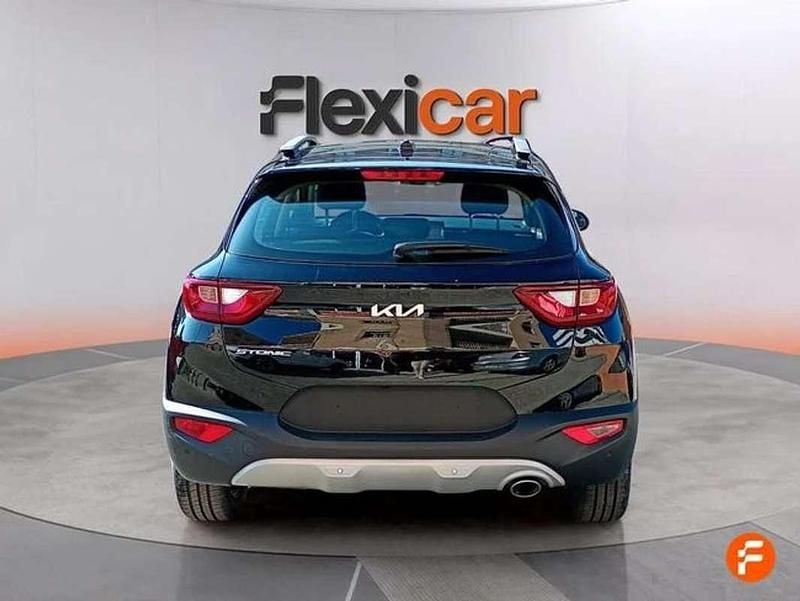 Usado Kia Stonic 101 CV (74 kW) 2022 Negro SUV