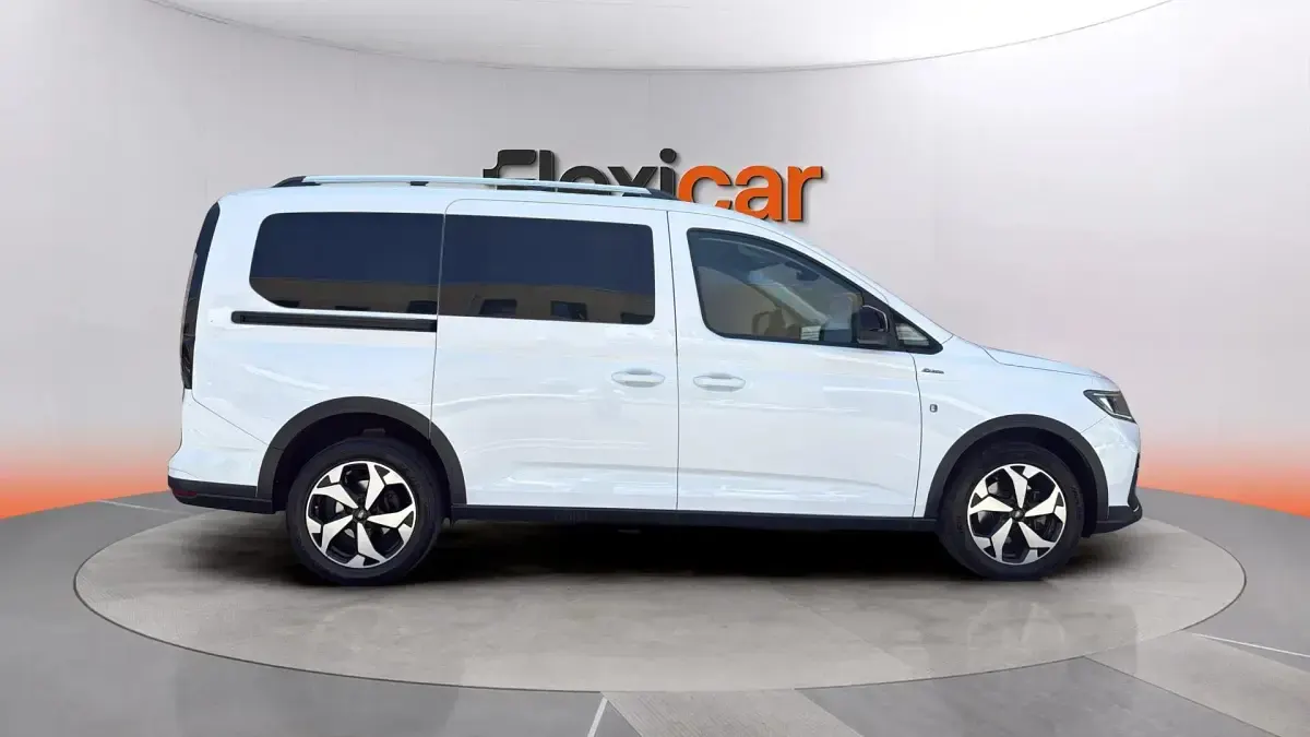 Usado Ford Grand Tourneo Connect Active 122 CV (89 kW) 2024 Blanco Monovolumen