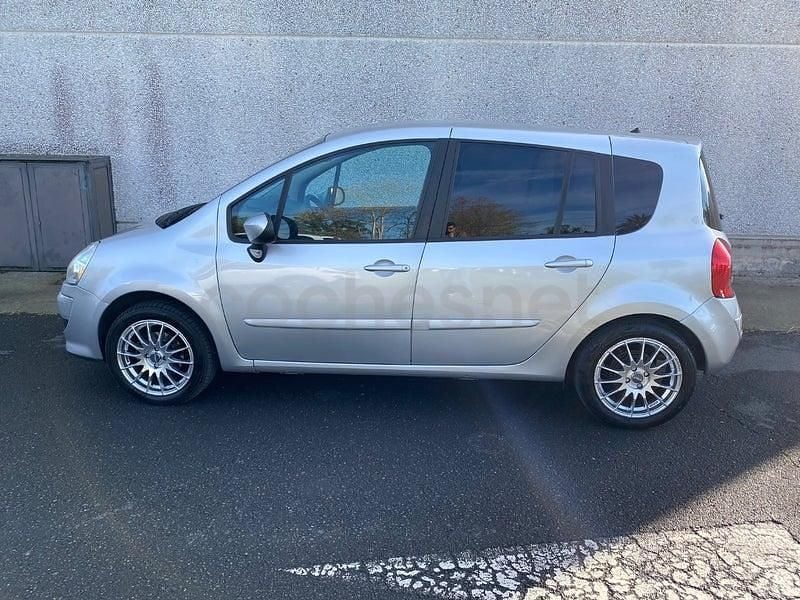 Usado Renault Grand Modus Evolution 90 CV (66 kW) 2012 Gris / plata Monovolumen