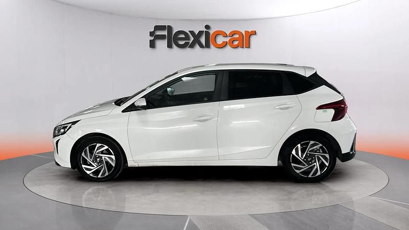 Usado Hyundai i20 101 CV (74 kW) 2024 Blanco Berlina