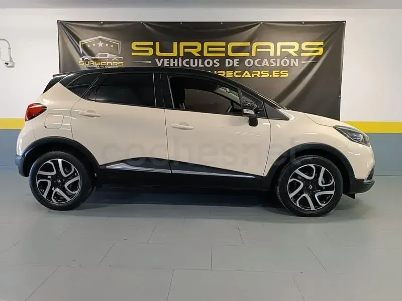Usado Renault Captur Intens 120 CV (88 kW) 2015 Beige SUV