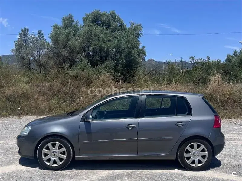 Usado VW Golf IV Sportline 105 CV (77 kW) 2005 Gris / plata Berlina