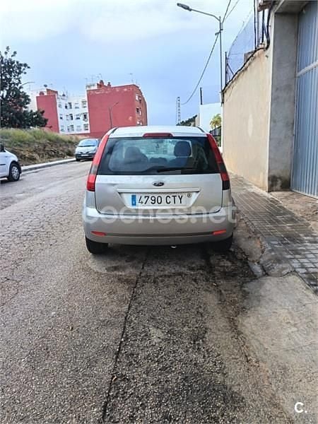 Gris / plata Usado 2004 Ford Fiesta Trend Berlina | 900 € (Super precio) - Imagen 1/4