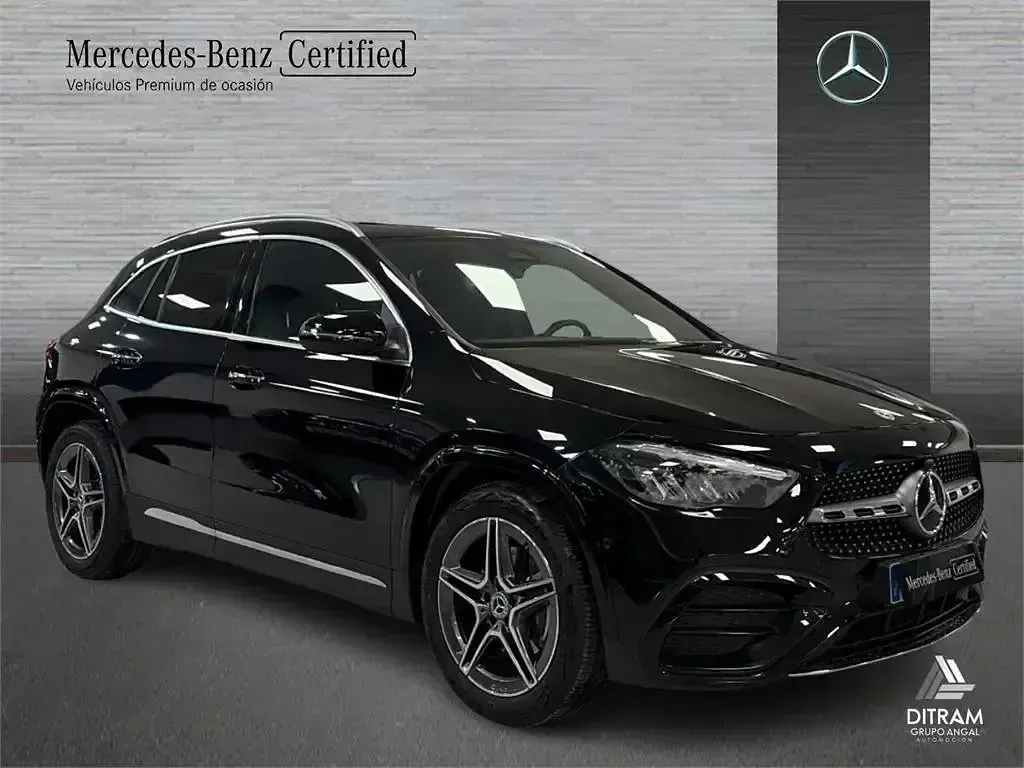 Usado Mercedes GLA200 163 CV (119 kW) 2025 Negro noche SUV