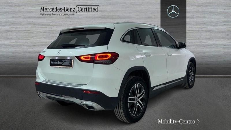 Usado Mercedes GLA200 Progressive 150 CV (110 kW) 2023 Blanco polar  pintura unicolor SUV