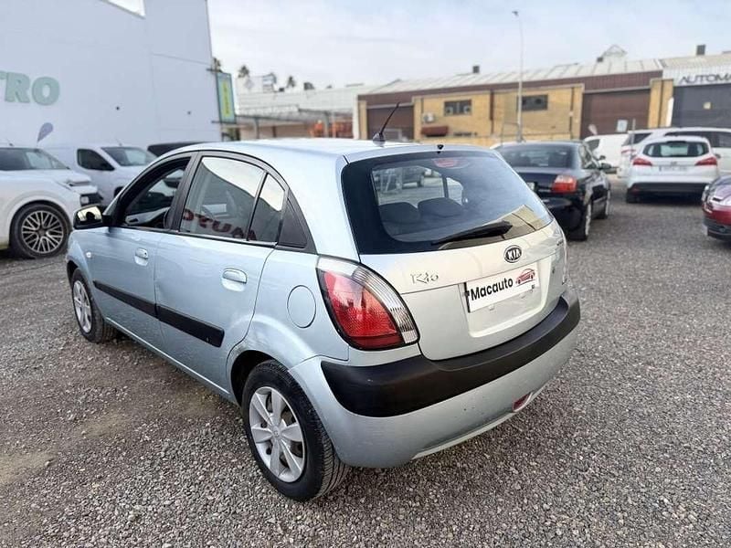 Usado Kia Rio Active 110 CV (80 kW) 2006 Azul Utilitario