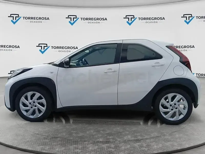Usado Toyota Aygo X Play 72 CV (52 kW) 2023 Blanco SUV