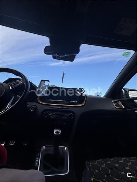 Usado Kia XCeed 140 CV (102 kW) 2020 Amarillo SUV