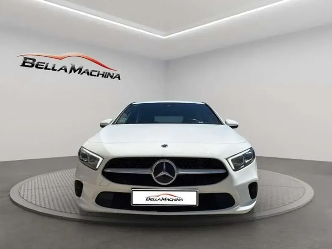 Usado Mercedes A180 109 CV (80 kW) 2022 Negro Utilitario