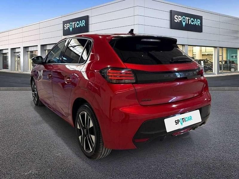 Usado Peugeot 208 Allure 102 CV (75 kW) 2024 Rojo Utilitario