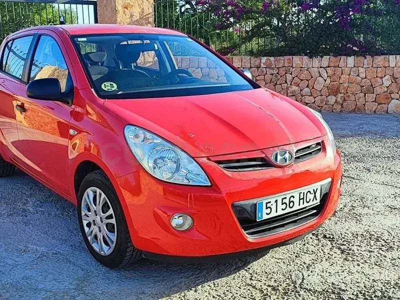 Usado Hyundai i20 Classic 78 CV (57 kW) 2011 Rojo Utilitario