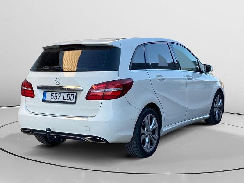 Usado Mercedes B180 Urban 122 CV (89 kW) 2018 Blanco Monovolumen