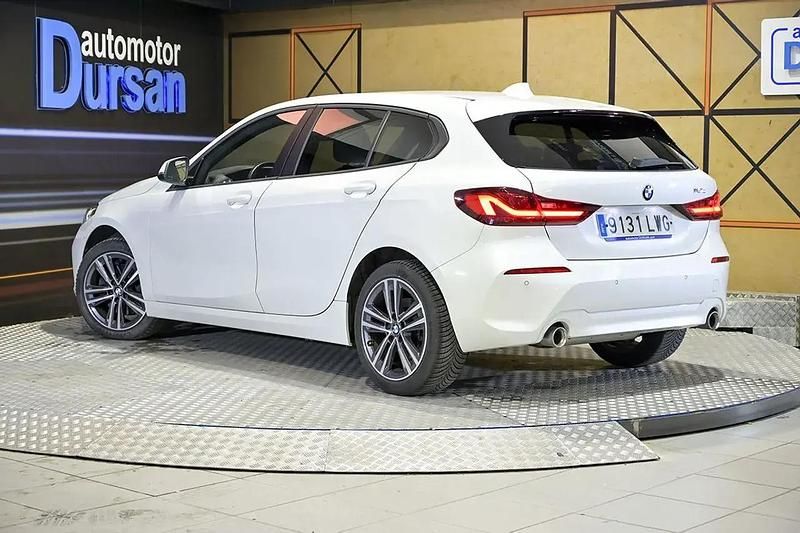 Begagnad BMW 118 150 HK (110 kW) 2022 Vit Halvkombi