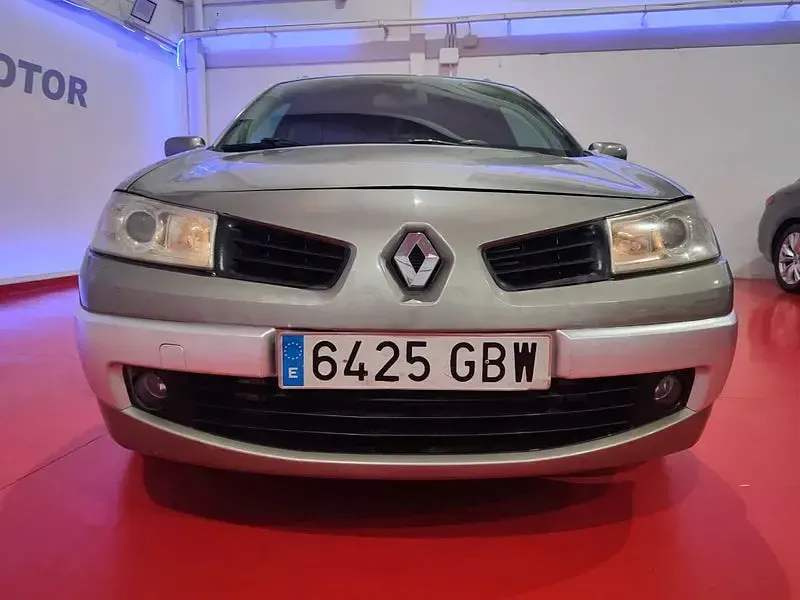 Usado Renault Mégane GrandTour Dynamique 130 CV (95 kW) 2008 Gris / plata Familiar