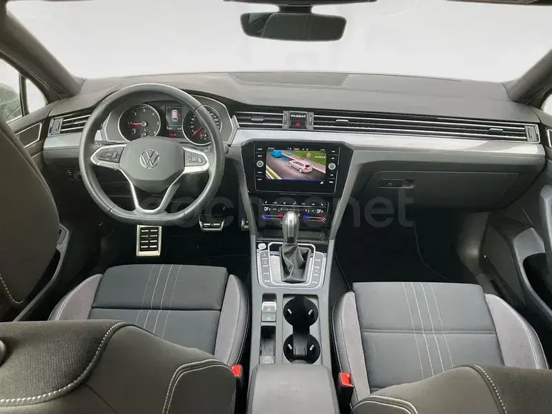 Usado VW Passat Alltrack 200 CV (147 kW) 2023 Gris / plata Familiar