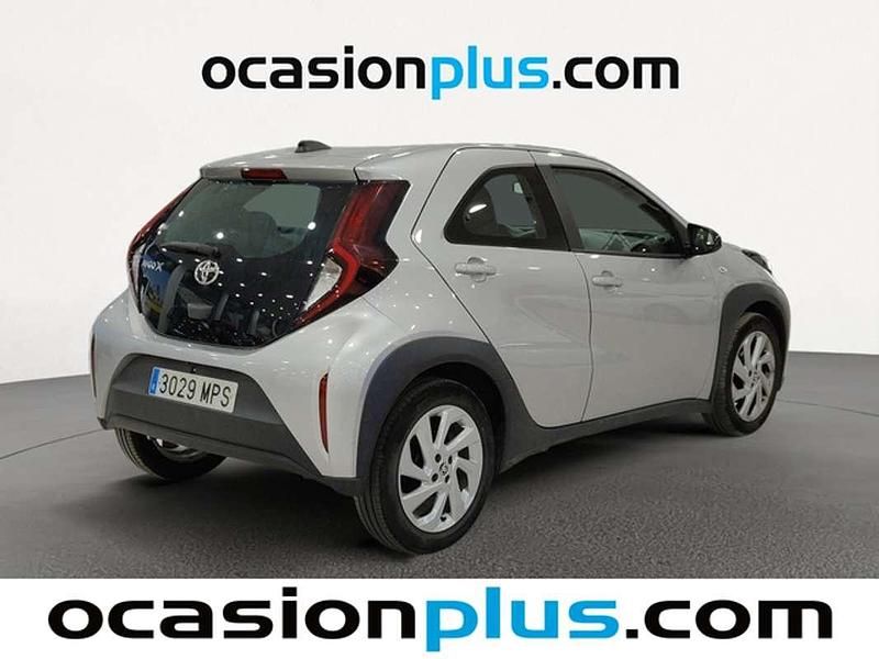 Usado Toyota Aygo Play 72 CV (52 kW) 2024 Gris Utilitario
