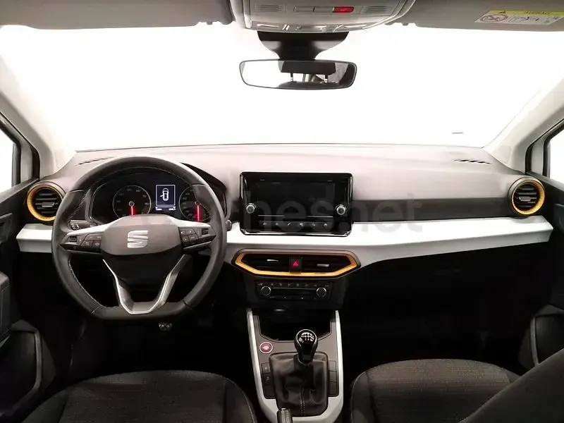 Usado Seat Arona Style 115 CV (84 kW) 2025 Blanco SUV