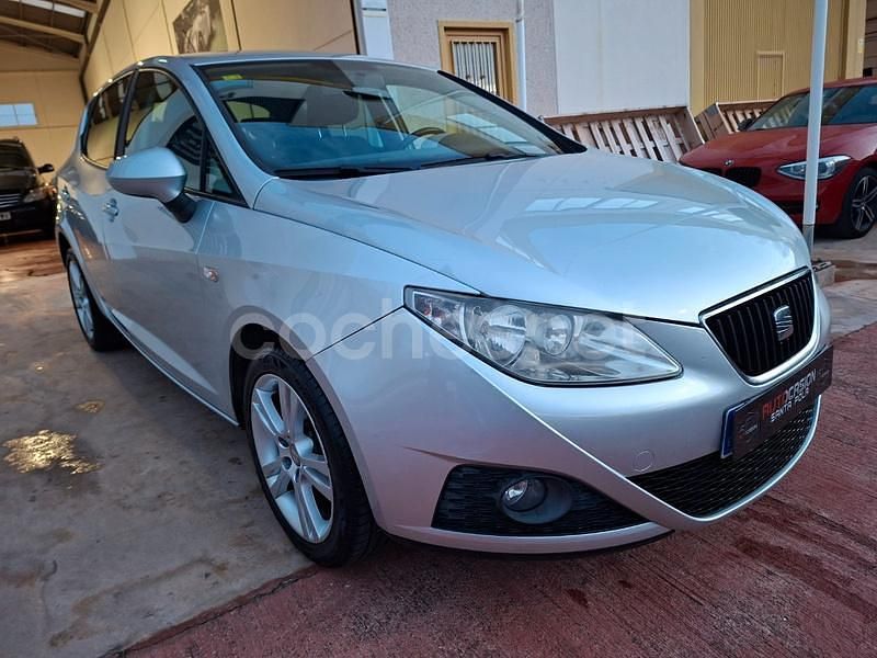 Usado Seat Ibiza Copa 90 CV (66 kW) 2011 Gris / plata Berlina
