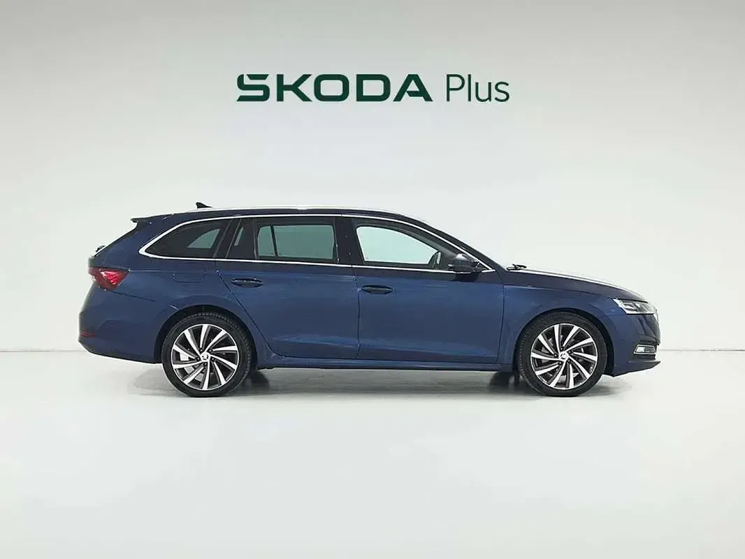 Usado Skoda Octavia Style 150 CV (110 kW) 2022 Azul Familiar