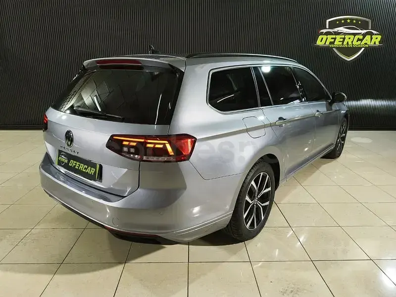 Usado VW Passat 122 CV (89 kW) 2022 Gris / plata Familiar