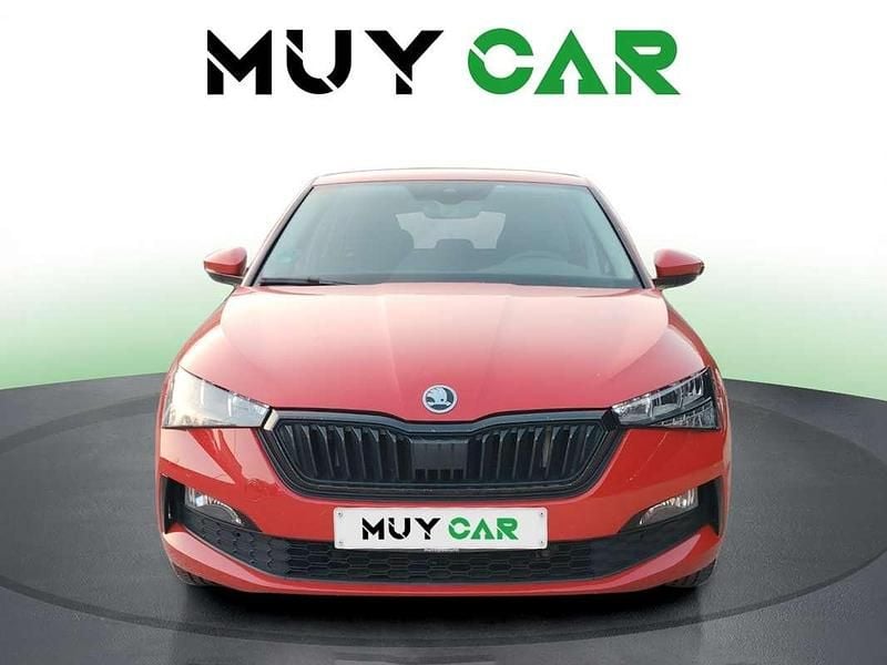 Usado Skoda Scala Ambition 116 CV (85 kW) 2021 Rojo Utilitario
