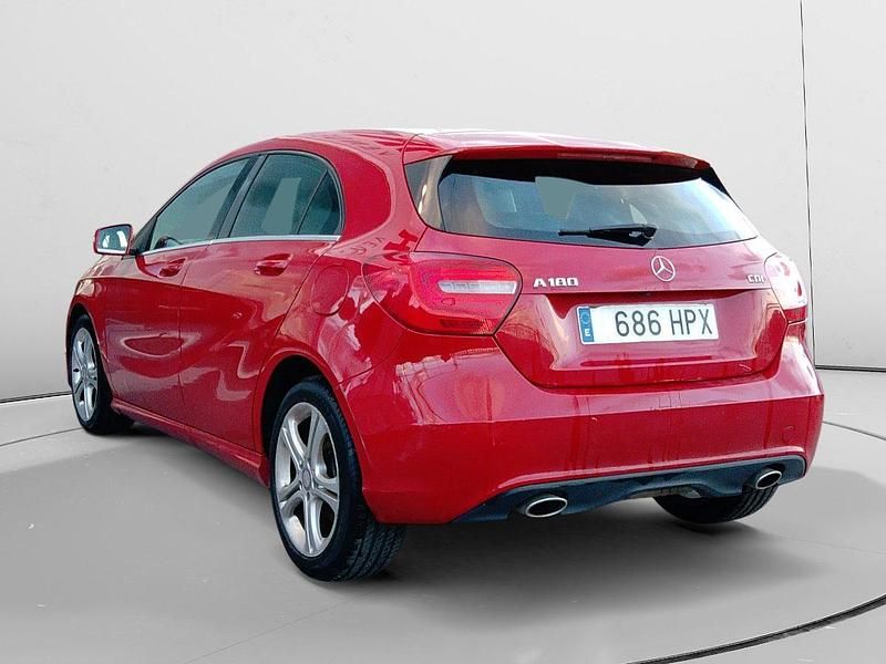 Usado Mercedes A180 Urban 110 CV (80 kW) 2013 Blanco Utilitario